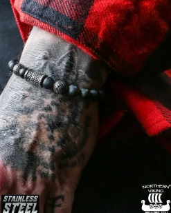Blackstone Knotwork rannekoru - Musta