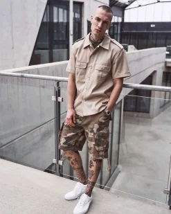 Urban legend reisitaskushortsit - Beige camo